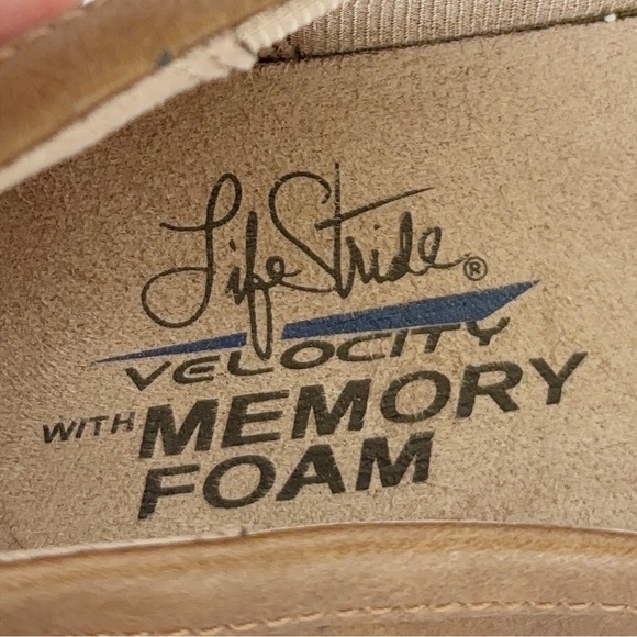 LifeStride Tan Loafers with Gold Hardware | Size 8.5M - Picture 11 of 12